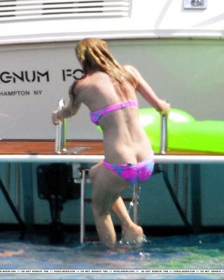 Avril Lavigne Showing Part Of Her Ass And Nipple Slip In Bikini On Beach