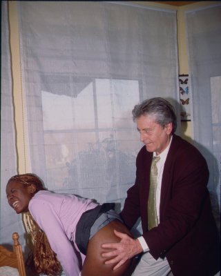 Schwarzes Mädchen caning und palm spanking von Ebenholz slaveslut
 #73311089
