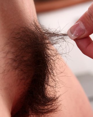 Schöne Blondine in einem Körper Strumpf spreizt ihre fleischigen haarigen Loch
 #75665271
