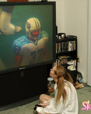 Skinny Amateur Gamer Mädchen Teesing
 #67261762