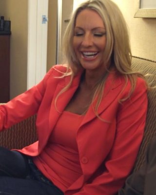 Pornstar escort emma starr trabajando un cliente
 #77401454