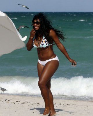 Serena Williams Showing Off Her Big Booty In Bikini On Miami Beach