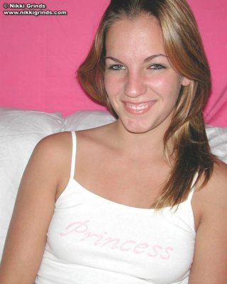 Badgirl nikki ist ganz mit Sperma bedeckt
 #67727054