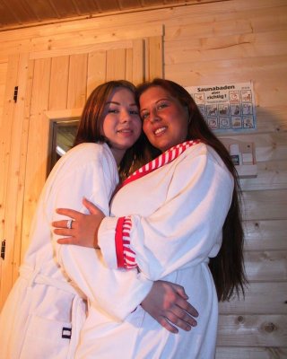 Geile Lesbo Fatties ficken in der Sauna
 #75542663