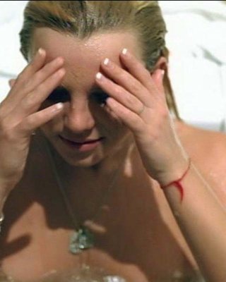 Britney spears posiert völlig nackt und zeigt sexy Arsch im Tanga
 #75312023