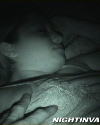 睡眠中の女性に本格的な夜這いをかける
 #67194094