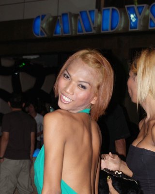 Echte, vom Benutzer eingereichte Ladyboy-Bilder von Ex-Freundinnen
 #77917916