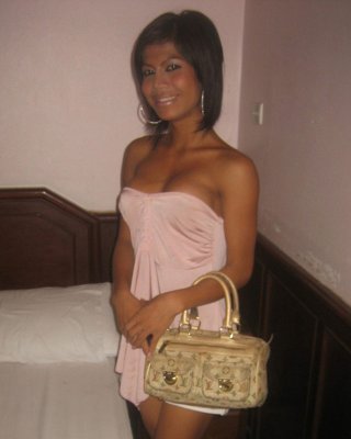 Echte, vom Benutzer eingereichte Ladyboy-Bilder von Ex-Freundinnen
 #77917953