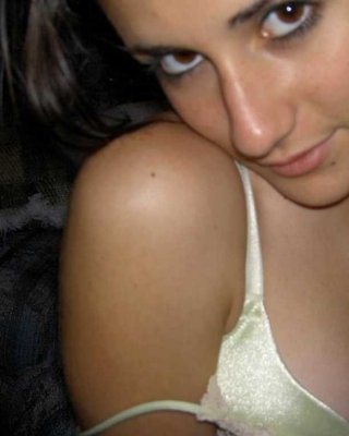 ホットアップスカートの写真で普通の女の子
 #77040688