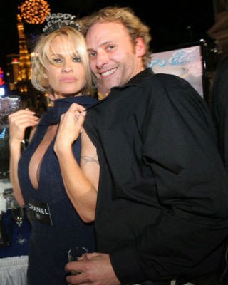 Pamela anderson in schönem Bikini und heißer Muschi
 #75422363