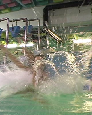 Zwei Mädchen im Wasserpark
 #71087515