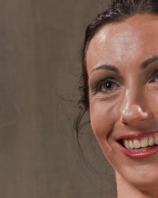 Die süße Wenona ist entsetzt über den Sadismus, den sie erleidet!
 #71897364