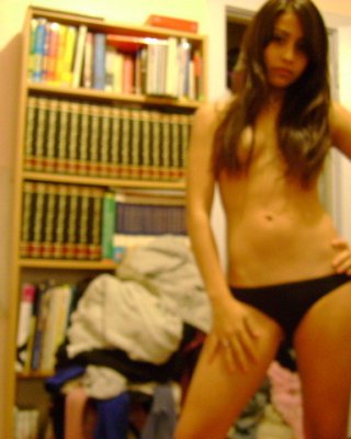 変態ボンデージに入っている2つのアマチュアスラットの写真
 #67934288