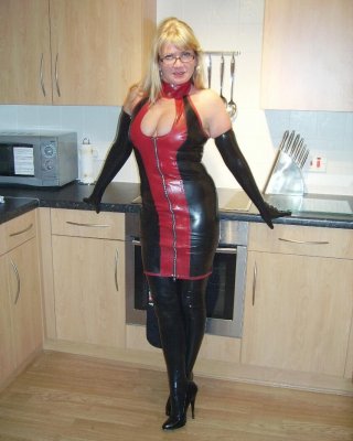 Amateur Fetish Wife In Latex And Nylon In The Kitchen