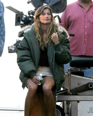 Gisele Bundchen Upskirt While Groping Jennifer Esposito On The Set Of Taxi