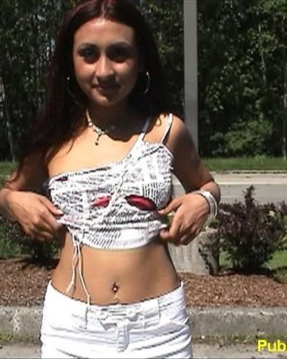 Ethnische indische Küken blinkt gepiercte Nippel Titties
 #77772559