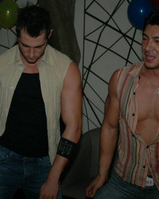 Geile fling Jungs hook up für heftigen Sex in den Clubs Hinterzimmer anal Stil
 #76957704