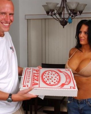 Extrem geile große Titten brünette milf gefickt von pizza guy
 #77715730