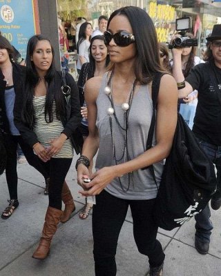 Ciara schwarzer Popstar Berühmtheit zeigt ihre großen harten Brustwarzen
 #73390648