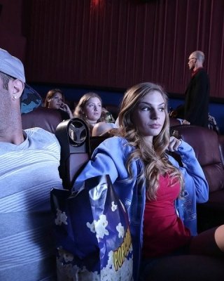 Noche de cine universitario en el campus con follada pública
 #79481527