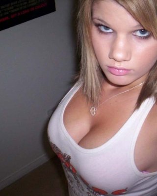 Bilder von einer schwerbrüstigen gf camwhoring
 #67670007