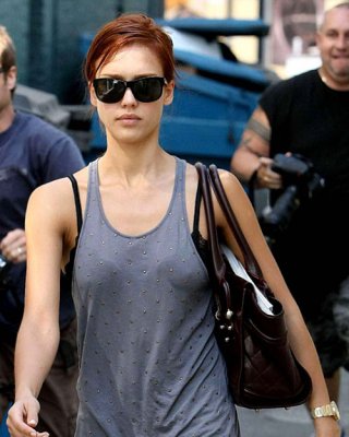 Jessica alba brustwarzen
 #75379256