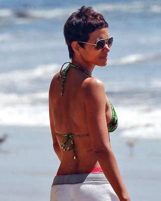 Halle Berry Looking Sexy In Bikini On Beach And Show Her Pussy