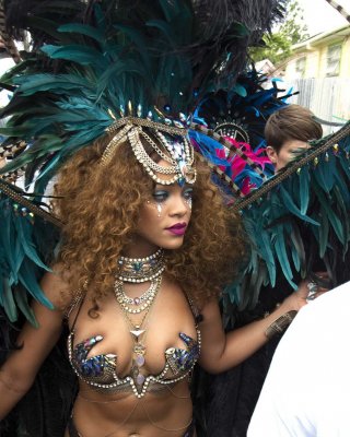 Feather Costume Porn - Rihanna wearing skimpy carnival costume Porn Pictures, XXX Photos, Sex  Images #3229936 - PICTOA