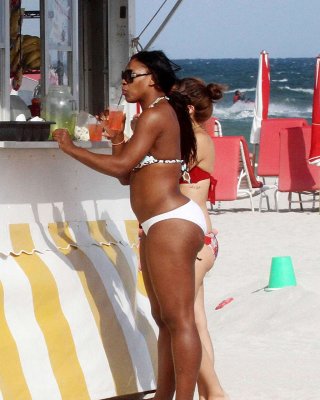 Serena Williams Showing Sexy Body And Hot Ass In Bikini On Beach