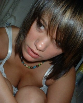 Verführerische spanische Teenager posieren sexy
 #68203373