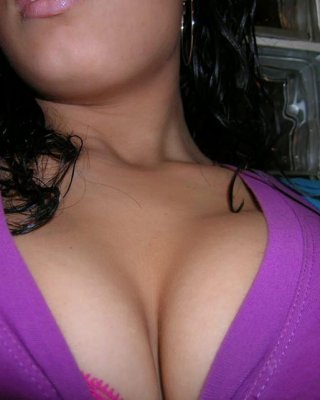 巨乳の素人ブルネットがディルドで遊ぶ
 #77711078