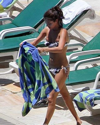 Beach Selena Gomez - Selena Gomez exposing sexy body and ass in bikini on beach Porn Pictures,  XXX Photos, Sex Images #3238360 - PICTOA