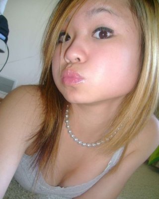 Asiatische coed geht voll nackt in Couch zeigt squeezable Titten
 #69908156