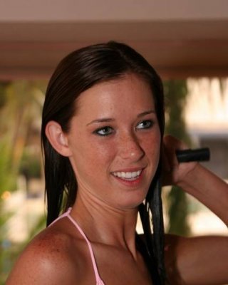 Süßes Brünette-Babe beim Duschen
 #70668475