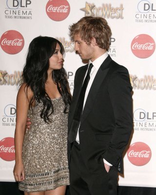 Vanessa hudgens leggy in Minirock und zeigen ihre Muschi und Titten
 #75353296