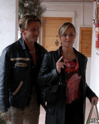 Filme von geiler kleiner Blondine, die ihre Muschi gestopft bekommt
 #67787044
