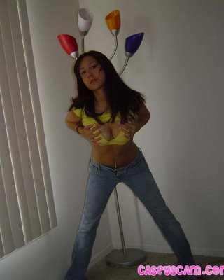 Busty asian teen showing her yellow bra #70008378
