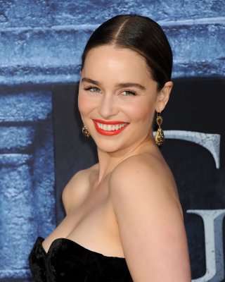 Emilia Clarke Shows Off Her Big Boobs In A Strapless Dress