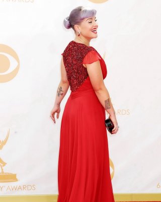 Chubby Kelly Osbourne Showing Huge Cleavage At The 65th Annual Primetime Emmy Aw