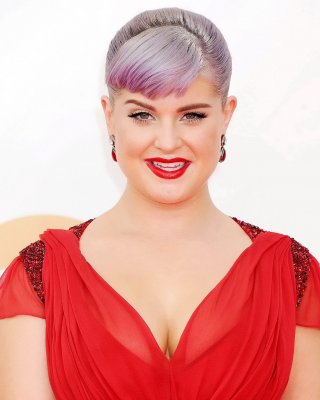 Chubby Kelly Osbourne Showing Huge Cleavage At The 65th Annual Primetime Emmy Aw