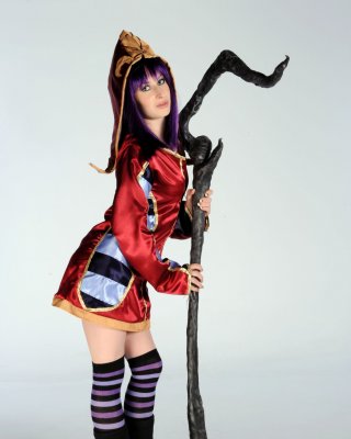 Cosplay teen Mädchen als Hexe
 #67378491