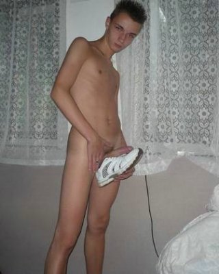 Teen Twink Posing Naked