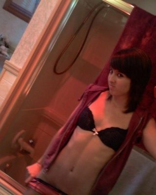 Galerie einer sexy zierlichen Freundin beim Selfie-Shooting zu Hause
 #67614538