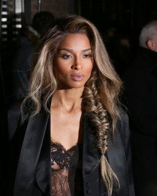 Vollbusige Ciara zeigt Brüste braless in einem transparenten schwarzen Top 
 #75145106