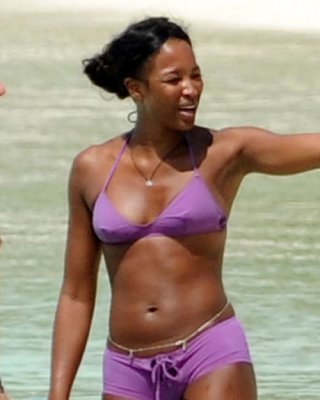 Naomi Campbell Showing Her Nice Tits And Posing Sexy In Bikini