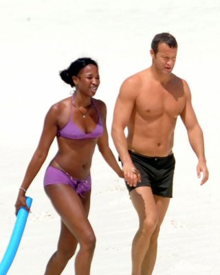 Naomi Campbell Showing Her Nice Tits And Posing Sexy In Bikini