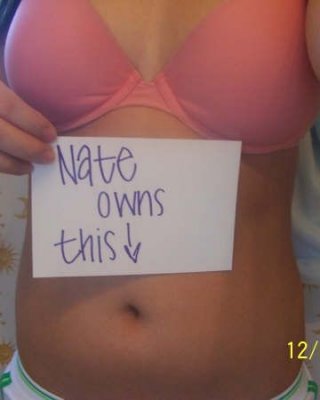 Mädchen posiert und zeigt Titten für nate und david
 #69964289
