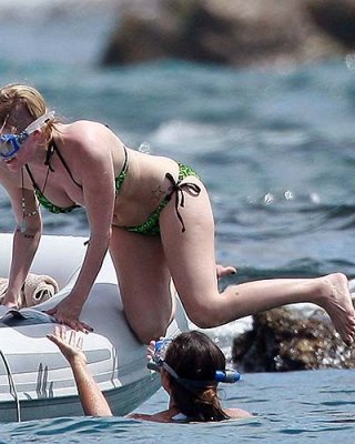 Avril Lavigne Exposing Sexy Bikini Body In Green Bikini On Yacht