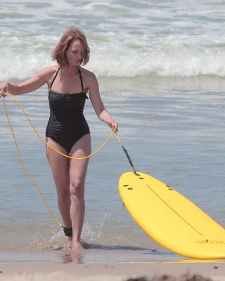 Helen Hunt Shows Off Her Still Desirable Body In Black Swimsuit While Filming Ri