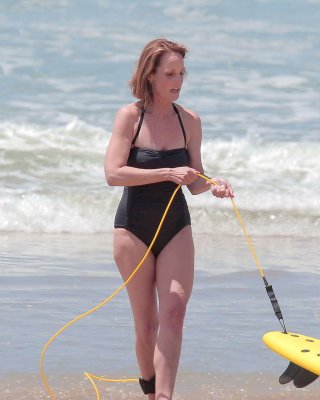 Helen Hunt Shows Off Her Still Desirable Body In Black Swimsuit While Filming Ri